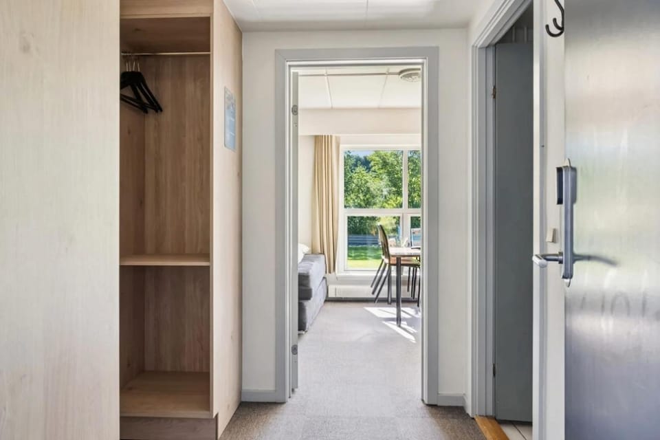 Property building, Photo of the whole room, wardrobe