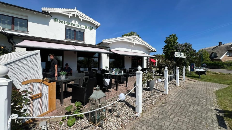 Strand-Hotel Lobbe Hotel in Mecklenburg-Vorpommern, Germany