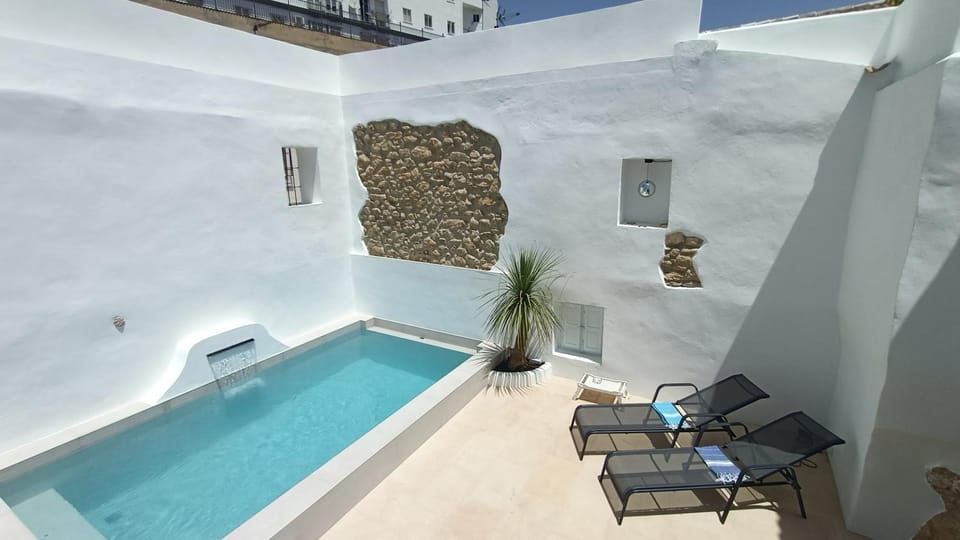 Balcony/Terrace, Swimming pool