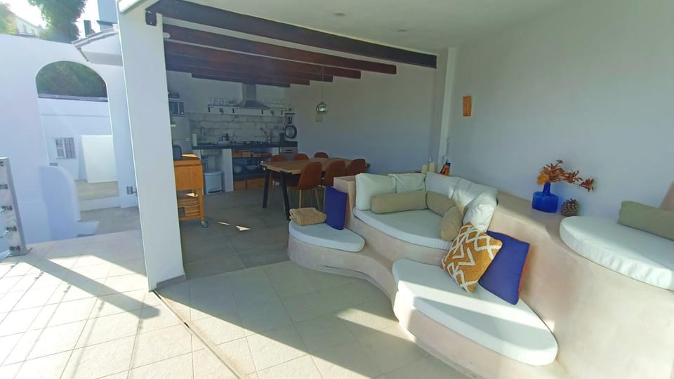 Kitchen or kitchenette, Living room, Lounge or bar