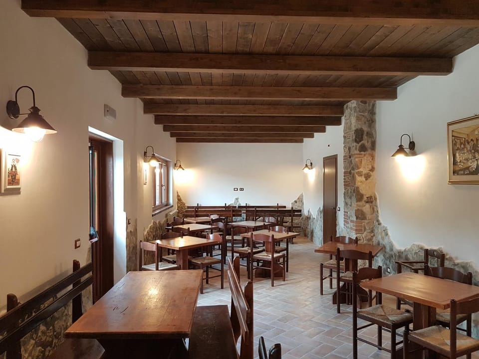 Restaurant/places to eat, Communal lounge/ TV room, Dining area