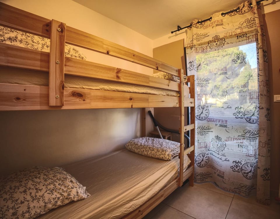 bunk bed