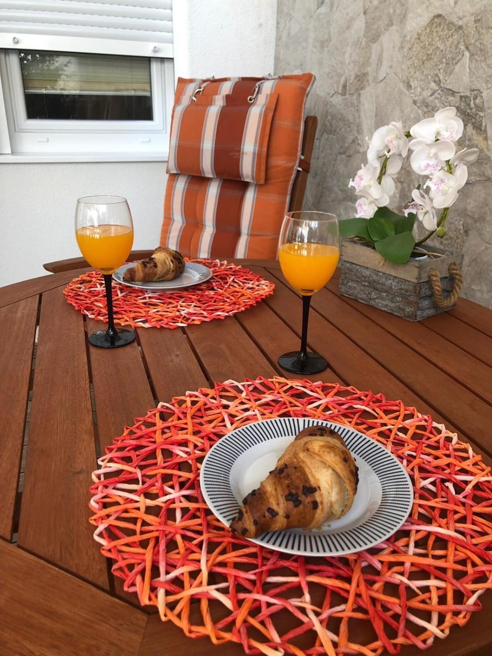 Seating area, Dining area, Breakfast