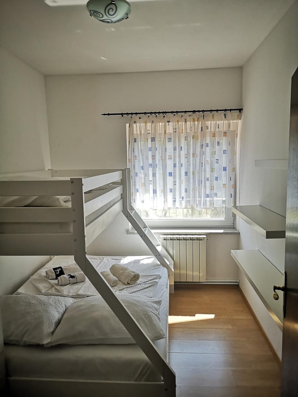 Bedroom, bunk bed