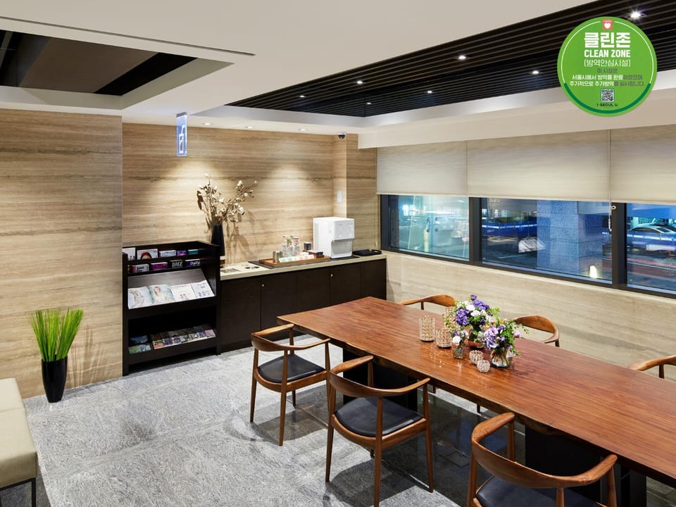 Lounge or bar