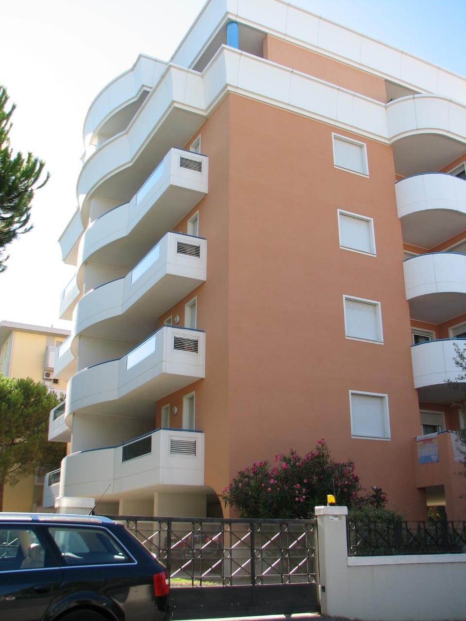 Property building, Facade/entrance, Parking