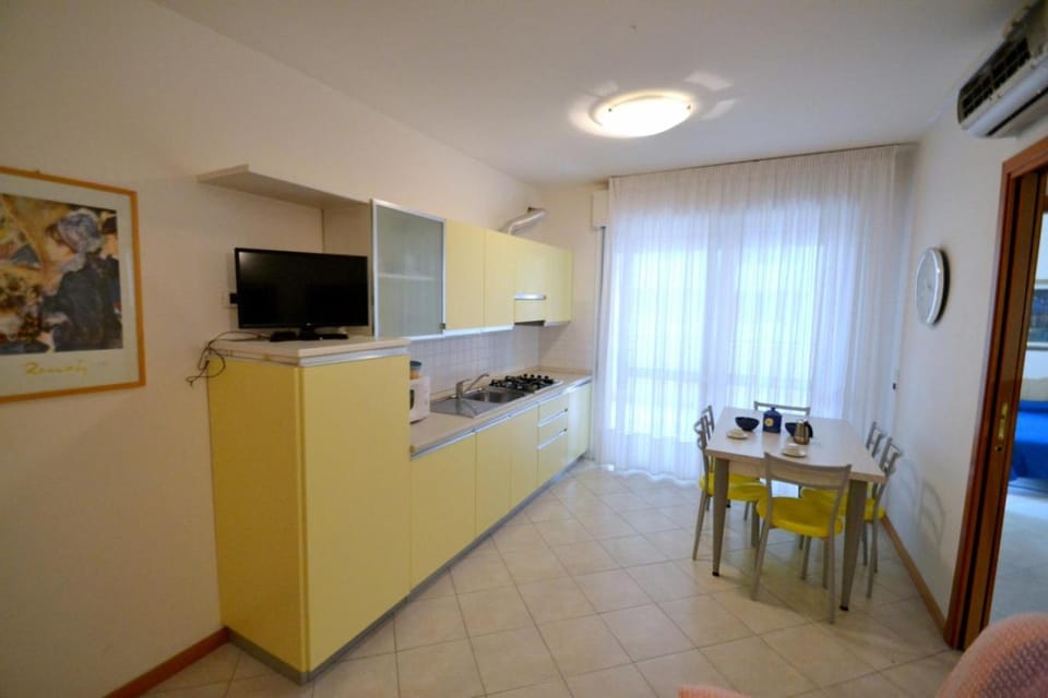 TV and multimedia, Living room, Dining area