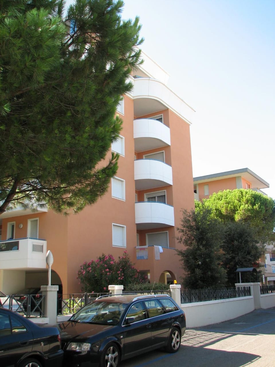 Property building, Facade/entrance, Neighbourhood