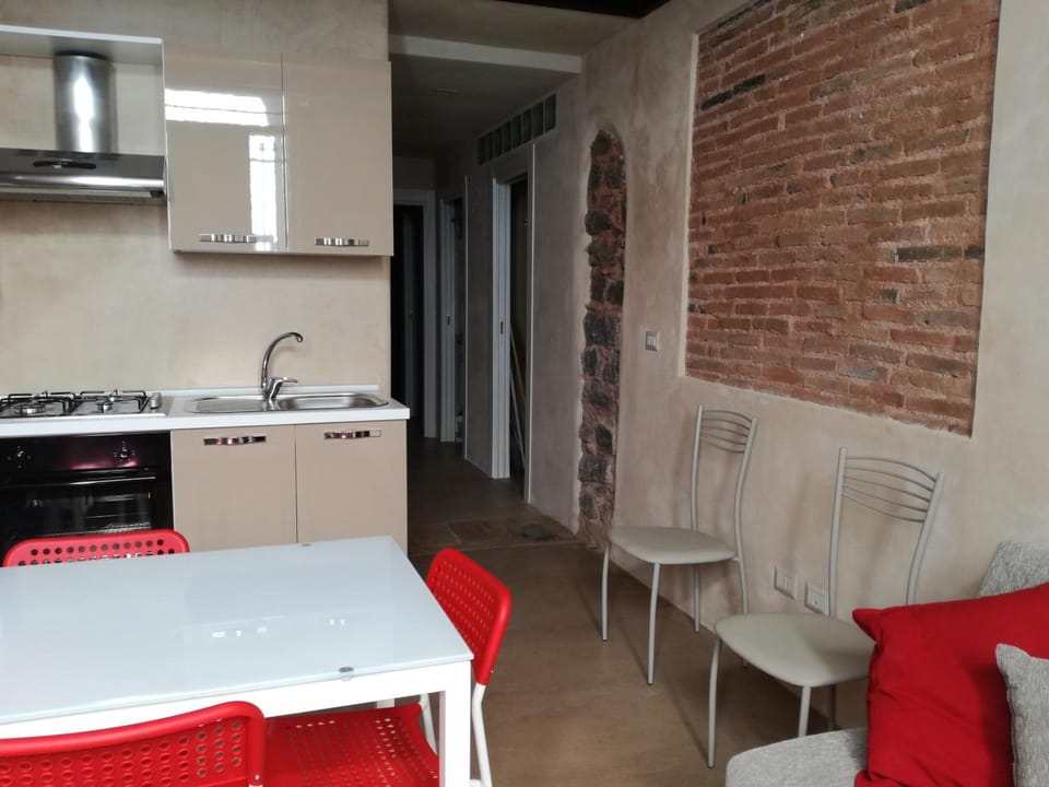 Kitchen or kitchenette, Seating area, Dining area