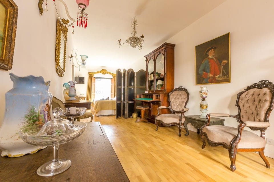 Coffee/tea facilities, Living room, Photo of the whole room, Seating area, Bedroom