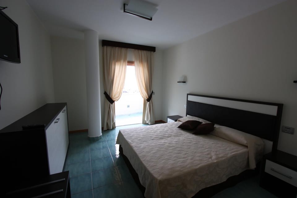 Day, Photo of the whole room