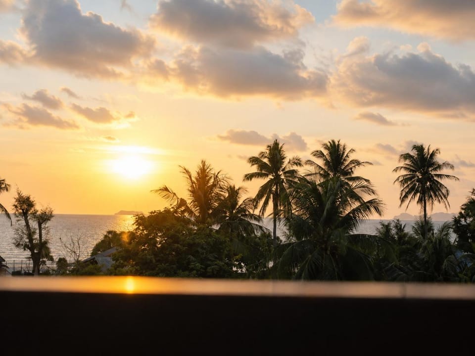 View (from property/room), Landmark view, Sea view, Sunset