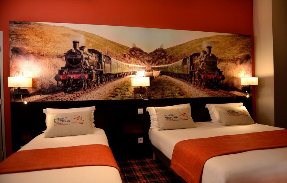 Bed, Photo of the whole room, Decorative detail, Bedroom
