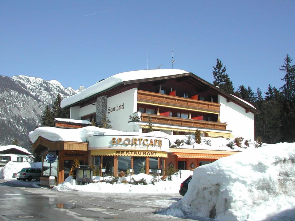 Facade/entrance, Winter