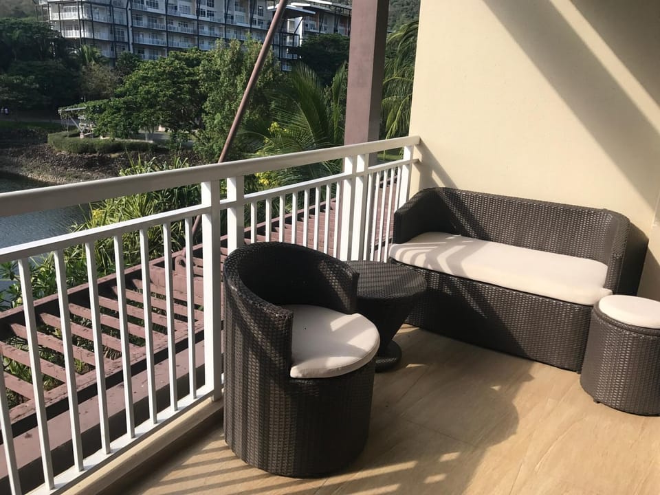Creys condo at Pico de Loro Cove Apartment in Nasugbu