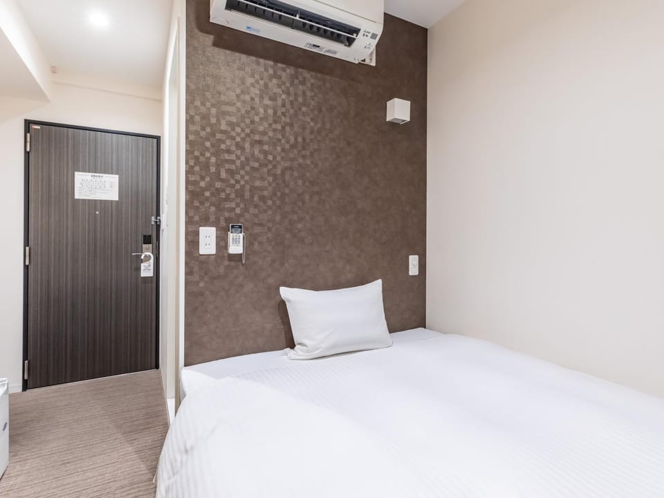 Bed, Photo of the whole room, Bedroom, air conditioner