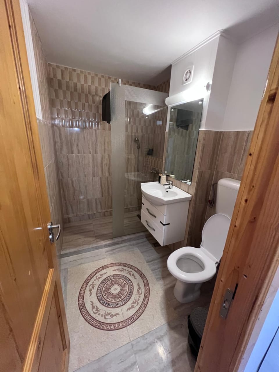 Shower, Toilet, Bathroom, towels