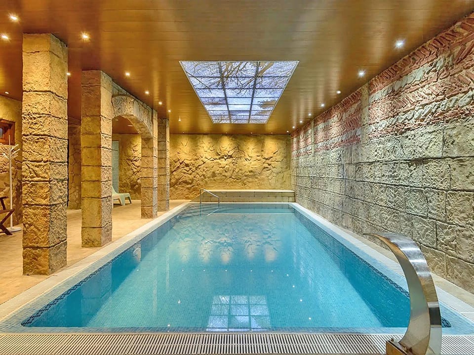 Restaurant/places to eat, Spring, Activities, Winter, Summer, Garden, Sauna, Skiing, Balcony/Terrace, Spa and wellness centre/facilities, Hiking, Cycling, Autumn, Mountain view, Swimming pool, Sports, Breakfast, children, children, children, young children, young children, young children, older children, older children, older children, group of guests, group of guests, group of guests, Family, Family, Family, Parking, hair dryier, heating, heating, internet, internet, safe, elevator