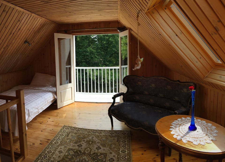 River Villa, 20 min by train to Old Town, big yard House in Harju County, Estonia