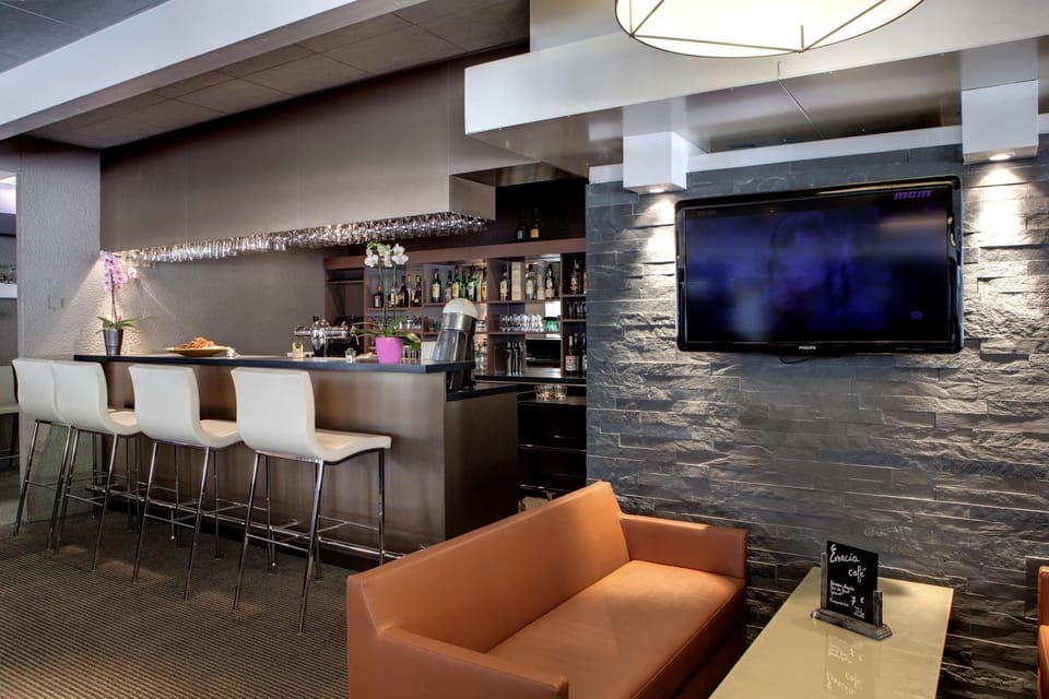 Lounge or bar, On site