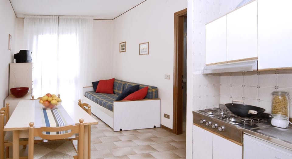 TV and multimedia, Kitchen or kitchenette, stove, kitchen