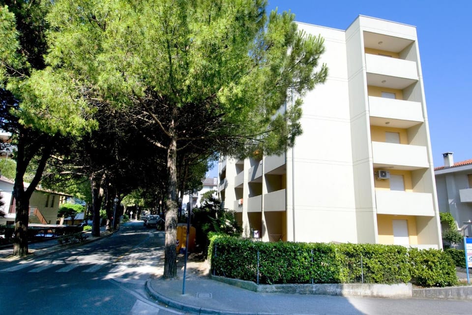Property building, Facade/entrance, Neighbourhood