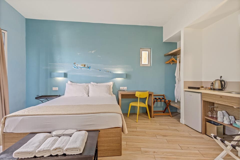 Kitchen or kitchenette, Photo of the whole room, Bedroom, minibar