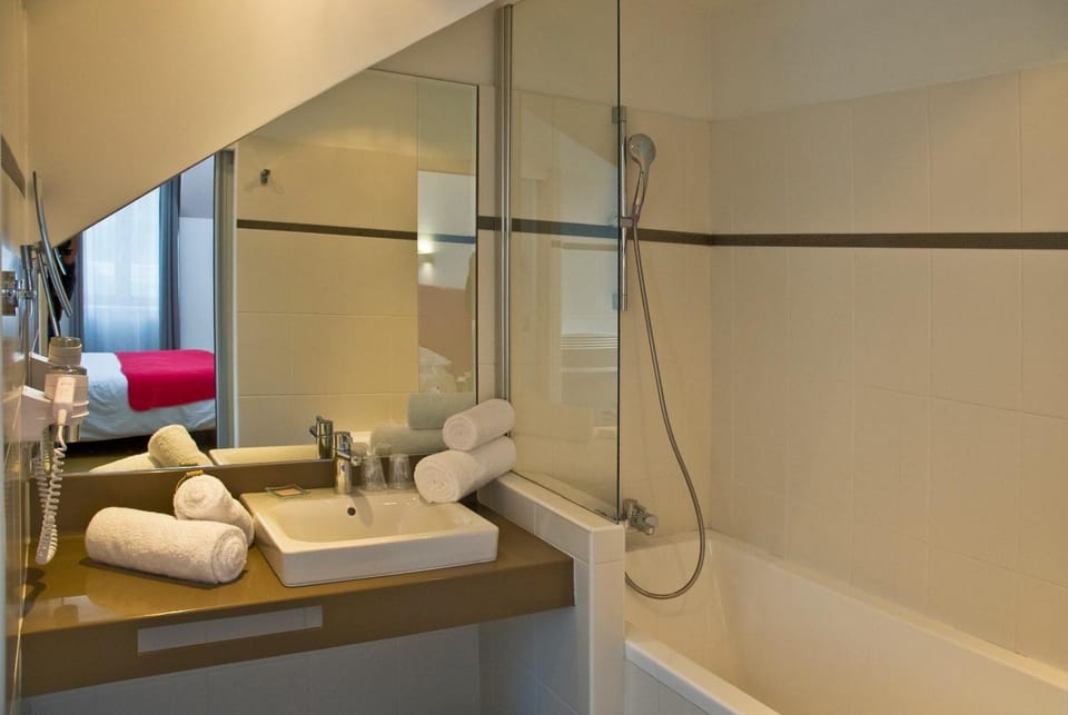 Shower, Bathroom, Bath, towels