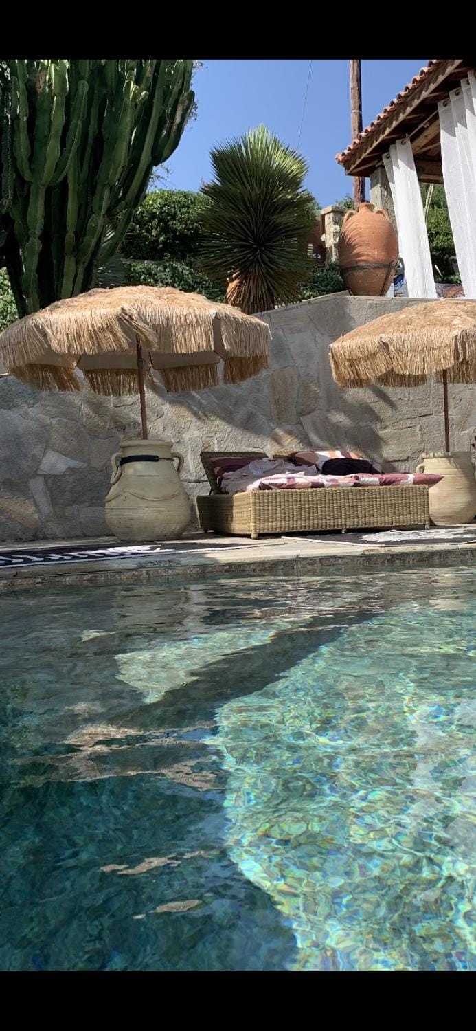 Property building, Swimming pool, sunbed