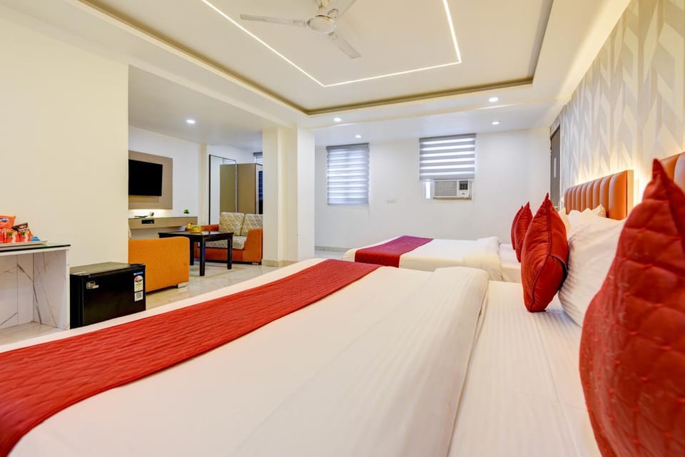Photo of the whole room, Bedroom