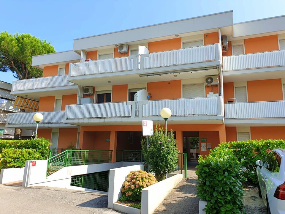 Property building, Facade/entrance, Neighbourhood, Parking