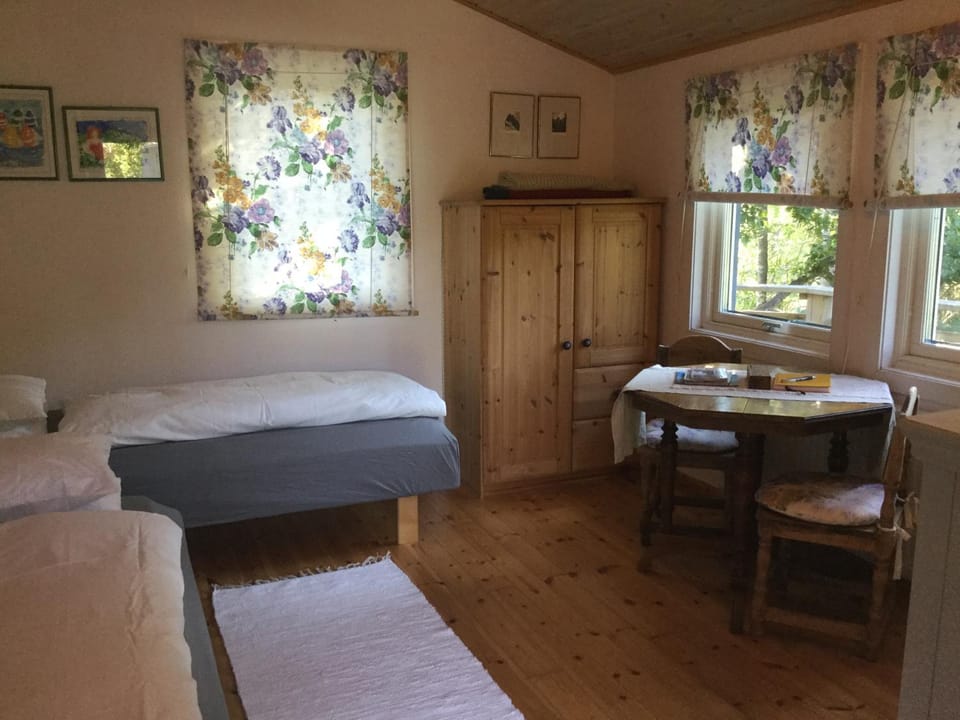 Photo of the whole room, Decorative detail