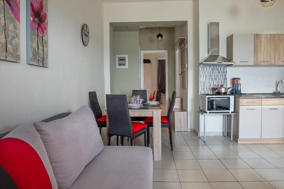 Kitchen or kitchenette, Living room, Dining area