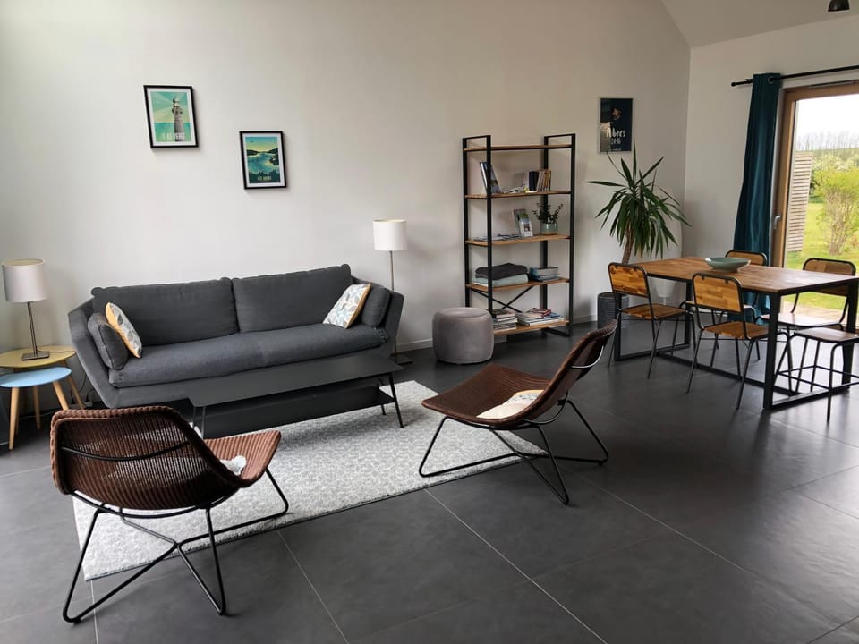 Living room, Dining area