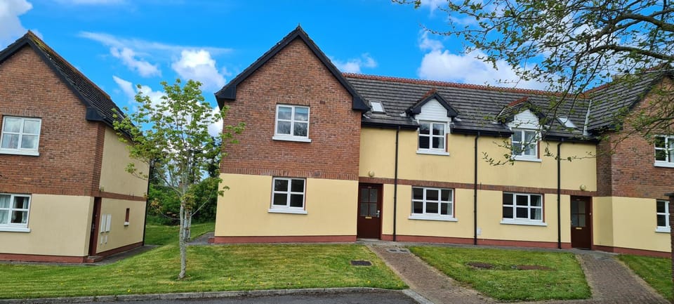 Property building, Neighbourhood, Garden