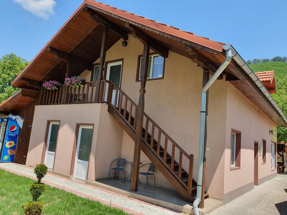 Cabana Sarmis Costesti Bed and Breakfast in Romania