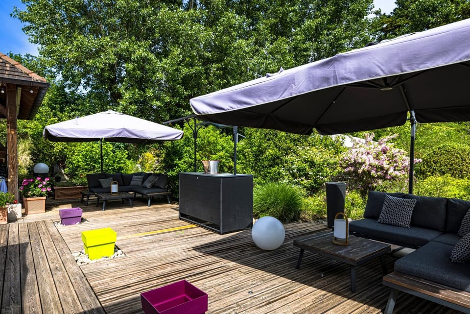 Patio, Living room