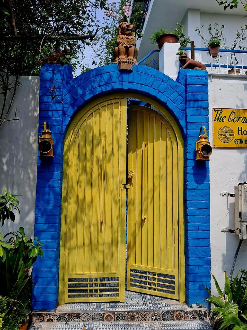 Facade/entrance