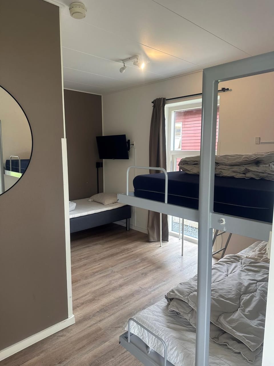 Bed, TV and multimedia, Bedroom