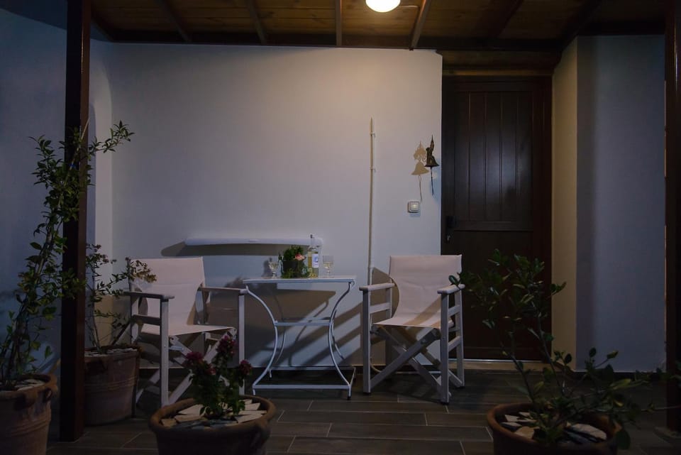 Facade/entrance, Night, Summer, Balcony/Terrace, On site, City view, Street view