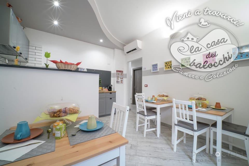 Kitchen or kitchenette, Living room, Dining area, Communal kitchen, Breakfast, Buffet breakfast, Italian breakfast