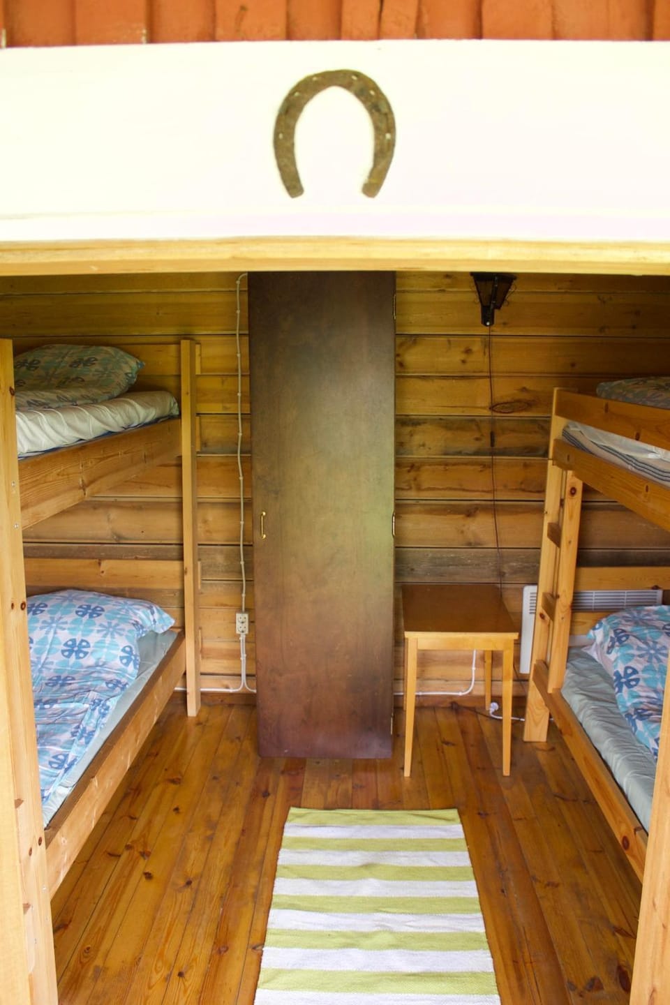 Bedroom, bunk bed