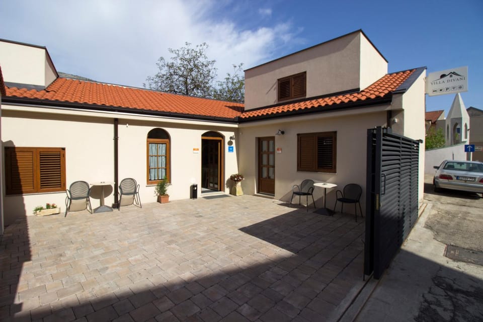 Property building, Patio, Facade/entrance