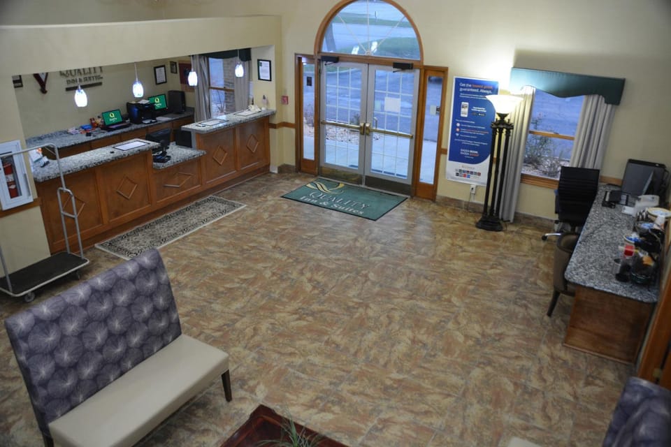Communal lounge/ TV room, Lobby or reception