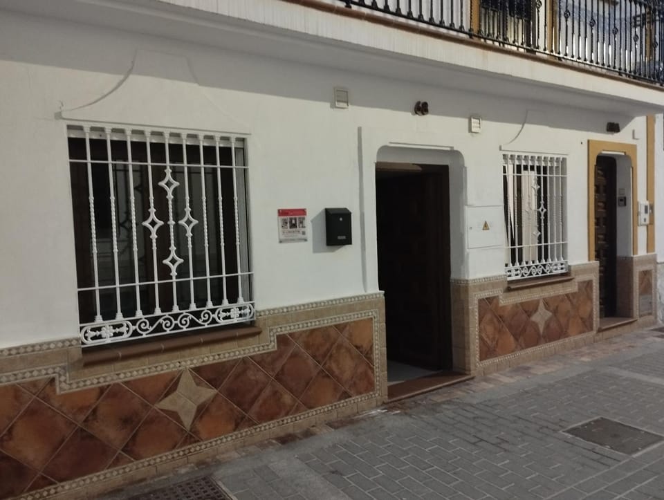Property building, Facade/entrance, Day