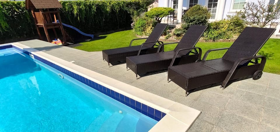 Garden, Swimming pool, sunbed