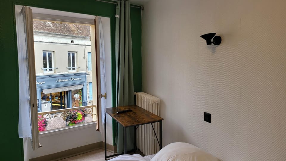 Auberge de La Vielle Halle Hotel in Île-de-France