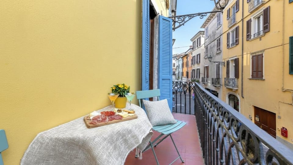 View (from property/room), Balcony/Terrace, City view