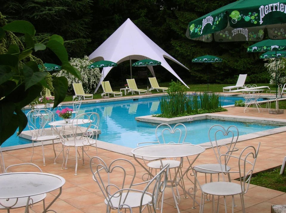 Restaurant/places to eat, Swimming pool