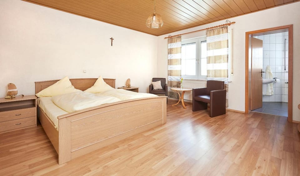 Photo of the whole room, Bedroom
